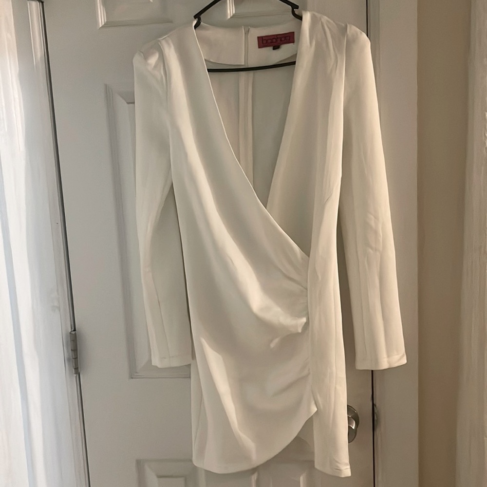 Boohoo cream v neck dress
